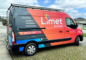 Semi-covering de la comionnette d'un chauffagiste