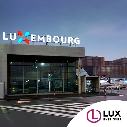 Enseigne lumineuse à l’aéroport du Luxembourg par Lux Enseignes
